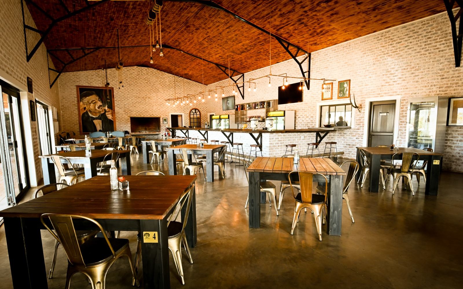 Restaurant near Louis Trichardt with wooden tables, metal chairs and the bar